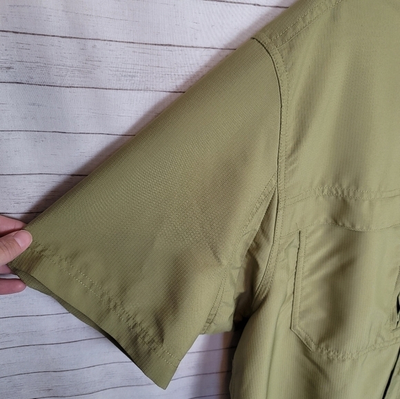 DULUTH TRADING CO COOLPLUS ACTION SHORT SLEEVE SHIRT IN OUTDOOR GREEN, SZ LARGE - Picture 5 of 6